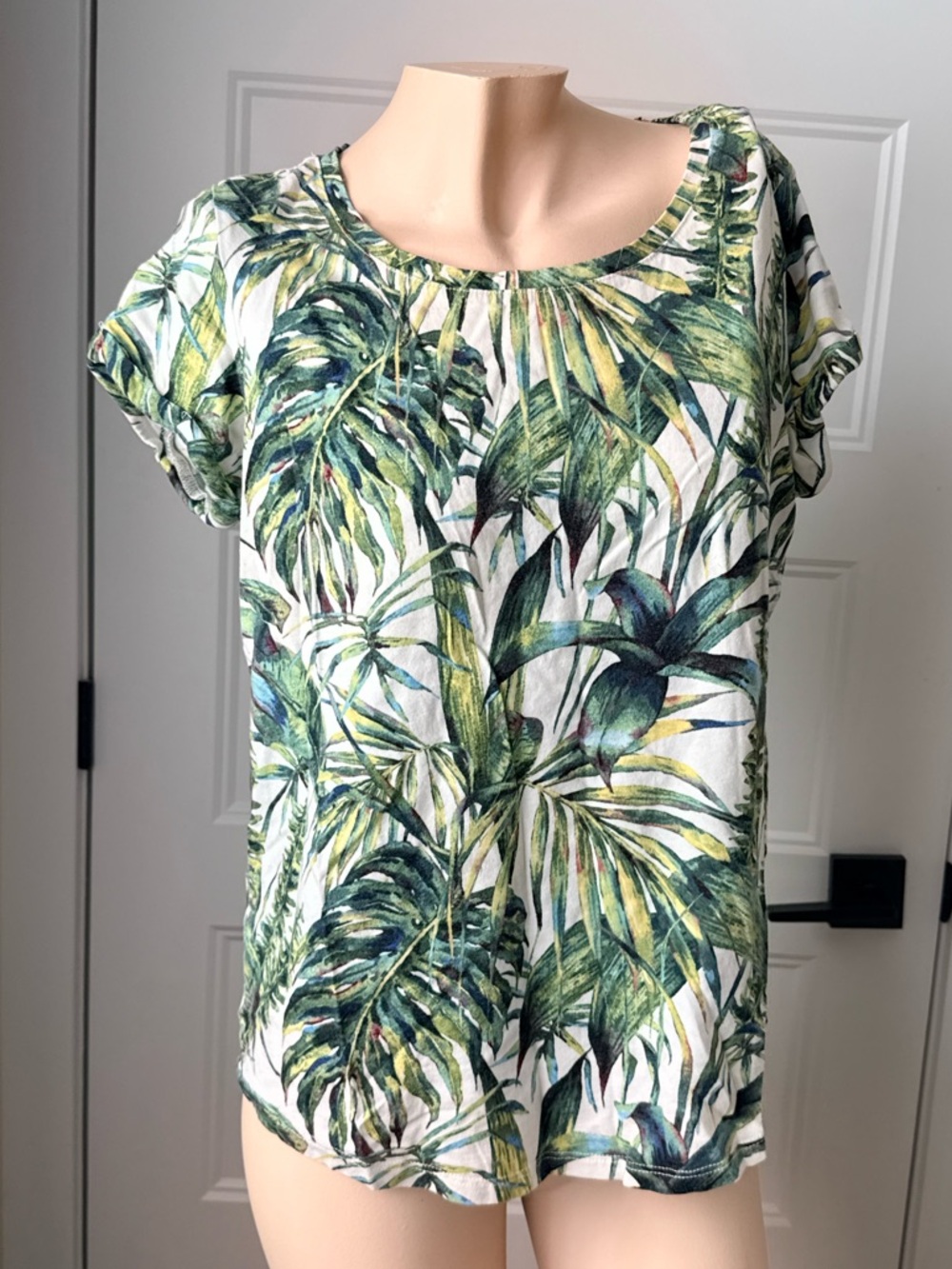 Women’s Green Tropical Leaf Short Sleeve Tee